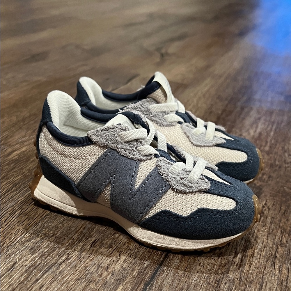 New Balance 327